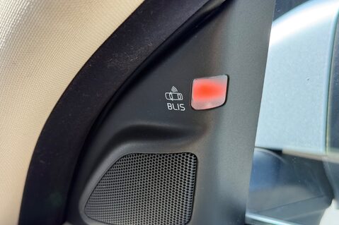Volvo V70 D5 SE LUX - BLIS - FAMILY PACK - LDW - 8 SERVICES RECORDED 43