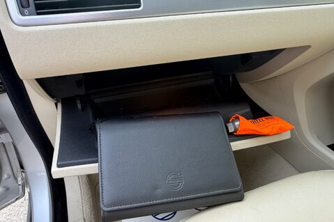 Volvo V70 D5 SE LUX - BLIS - FAMILY PACK - LDW - 8 SERVICES RECORDED 55