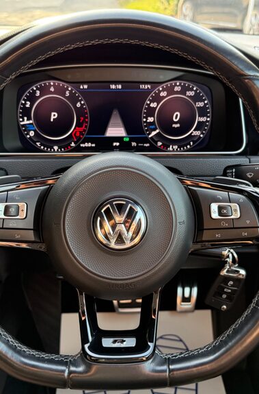 Volkswagen Golf R TSI DSG -2 OWNERS - DCC - APPLE CAR PLAY  