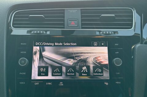 Volkswagen Golf R TSI DSG -2 OWNERS - DCC - APPLE CAR PLAY  42