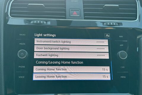 Volkswagen Golf R TSI DSG -2 OWNERS - DCC - APPLE CAR PLAY  47