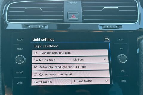 Volkswagen Golf R TSI DSG -2 OWNERS - DCC - APPLE CAR PLAY  48