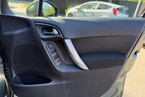 Citroen C3 EXCLUSIVE AUTOMATIC - PANORAMIC WINDSCREEN - ULEZ COMPLIANT 34