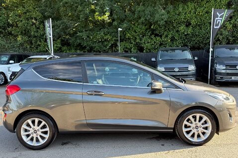 Ford Fiesta TITANIUM 2