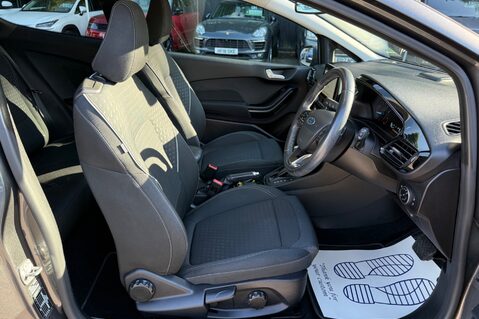 Ford Fiesta TITANIUM 22