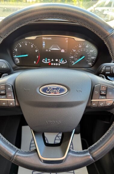Ford Fiesta TITANIUM AUTOMATIC - APPLE CAR PLAY - CRUISE CONTROL - HEATED WINDSCREEN 
