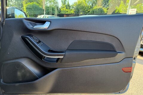Ford Fiesta TITANIUM 26