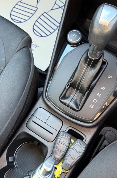 Ford Fiesta TITANIUM AUTOMATIC - APPLE CAR PLAY - CRUISE CONTROL - HEATED WINDSCREEN 