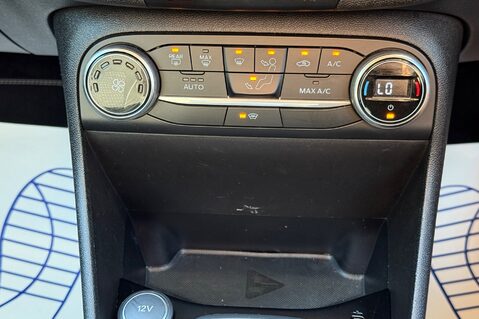 Ford Fiesta TITANIUM 34
