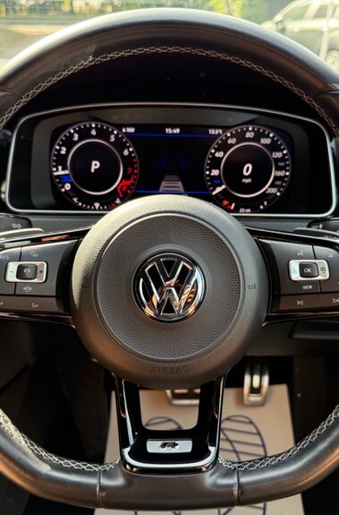 Volkswagen Golf R TSI 4MOTION DSG -CAMERA -SPIELBERG ALLOYS -APPLE CARPLAY -KEYLESS 
