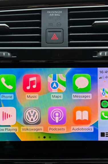 Volkswagen Golf R TSI 4MOTION DSG -CAMERA -SPIELBERG ALLOYS -APPLE CARPLAY -KEYLESS 