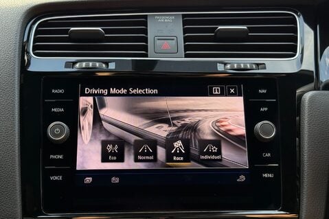 Volkswagen Golf R TSI 4MOTION DSG -CAMERA -SPIELBERG ALLOYS -APPLE CARPLAY -KEYLESS 40