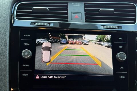 Volkswagen Golf R TSI 4MOTION DSG -CAMERA -SPIELBERG ALLOYS -APPLE CARPLAY -KEYLESS 10