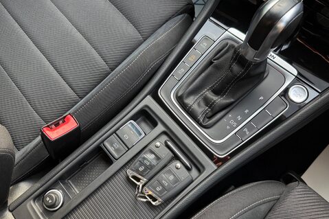Volkswagen Golf R TSI 4MOTION DSG -CAMERA -SPIELBERG ALLOYS -APPLE CARPLAY -KEYLESS 44