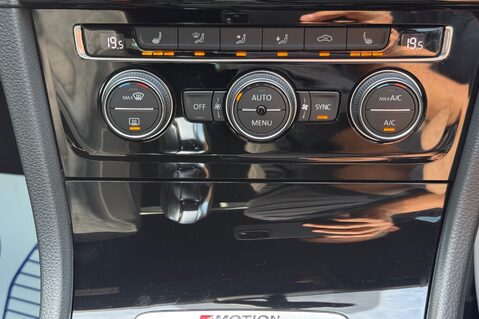 Volkswagen Golf R TSI 4MOTION DSG -CAMERA -SPIELBERG ALLOYS -APPLE CARPLAY -KEYLESS 46
