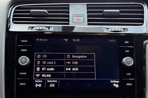 Volkswagen Golf R TSI 4MOTION DSG -CAMERA -SPIELBERG ALLOYS -APPLE CARPLAY -KEYLESS 47