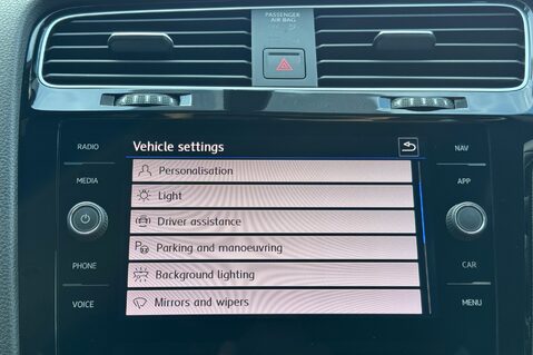 Volkswagen Golf R TSI 4MOTION DSG -CAMERA -SPIELBERG ALLOYS -APPLE CARPLAY -KEYLESS 48