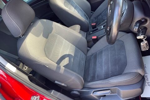Volkswagen Golf GT EDITION TDI BMT - PANORAMIC SUNROOF - APPLE CARPLAY -£35 ROAD TAX 33