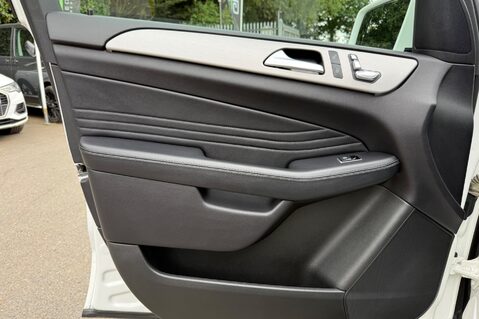 Mercedes-Benz GLE GLE 250 D 4MATIC AMG LINE - DETACHABLE TOWBAR - SIDE STEPS - APPLE CARPLAY 25