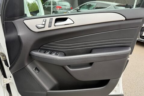 Mercedes-Benz GLE GLE 250 D 4MATIC AMG LINE - DETACHABLE TOWBAR - SIDE STEPS - APPLE CARPLAY 36