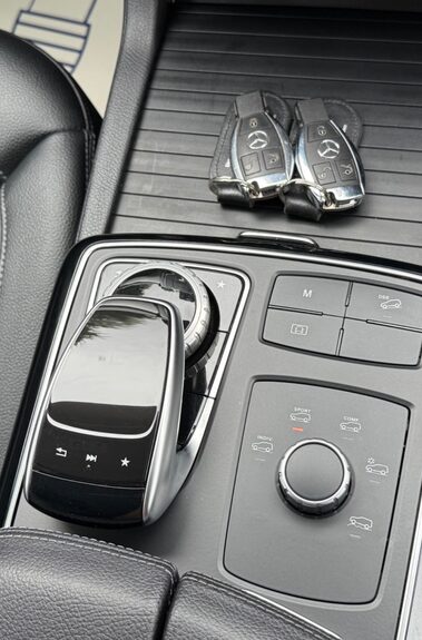 Mercedes-Benz GLE GLE 250 D 4MATIC AMG LINE - DETACHABLE TOWBAR - SIDE STEPS - APPLE CARPLAY 