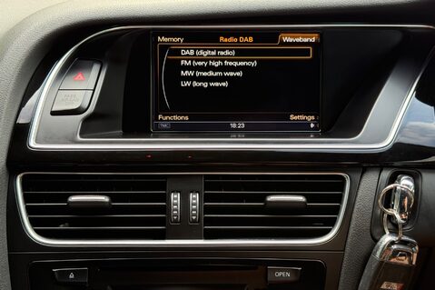 Audi RS4 RS4 AVANT FSI QUATTRO - SEPANG BLUE -SPORTS PACKAGE - BANG & OLUFSEN 44
