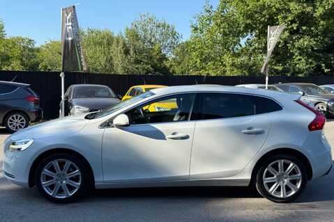 Volvo V40 T3 INSCRIPTION - ONE OWNER FROM NEW - FULL MAIN DEALER SERVICE HISTORY 9