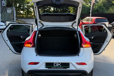 Volvo V40 T3 INSCRIPTION - ONE OWNER FROM NEW - FULL MAIN DEALER SERVICE HISTORY 19