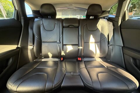 Volvo V40 T3 INSCRIPTION - ONE OWNER FROM NEW - FULL MAIN DEALER SERVICE HISTORY 16
