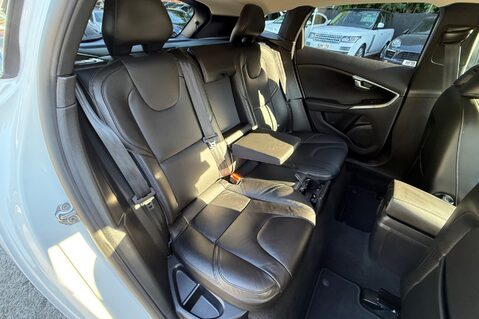 Volvo V40 T3 INSCRIPTION - ONE OWNER FROM NEW - FULL MAIN DEALER SERVICE HISTORY 28