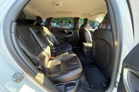 Volvo V40 T3 INSCRIPTION - ONE OWNER FROM NEW - FULL MAIN DEALER SERVICE HISTORY 17