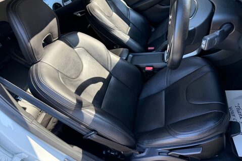 Volvo V40 T3 INSCRIPTION - ONE OWNER FROM NEW - FULL MAIN DEALER SERVICE HISTORY 30