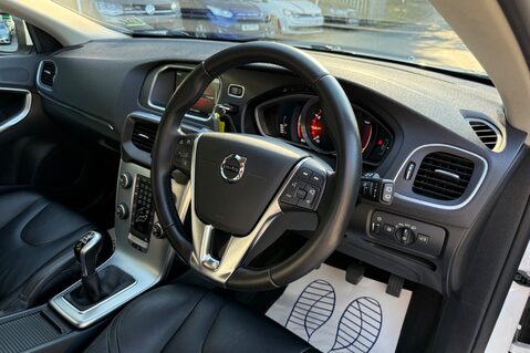 Volvo V40 T3 INSCRIPTION - ONE OWNER FROM NEW - FULL MAIN DEALER SERVICE HISTORY 14