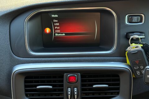 Volvo V40 T3 INSCRIPTION - ONE OWNER FROM NEW - FULL MAIN DEALER SERVICE HISTORY 38