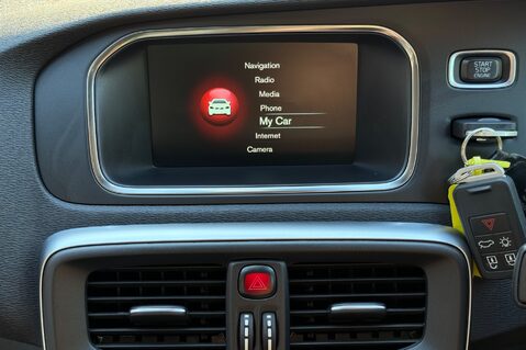 Volvo V40 T3 INSCRIPTION - ONE OWNER FROM NEW - FULL MAIN DEALER SERVICE HISTORY 39