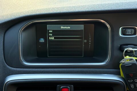 Volvo V40 T3 INSCRIPTION - ONE OWNER FROM NEW - FULL MAIN DEALER SERVICE HISTORY 44