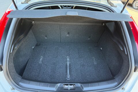 Volvo V40 T3 INSCRIPTION - ONE OWNER FROM NEW - FULL MAIN DEALER SERVICE HISTORY 48