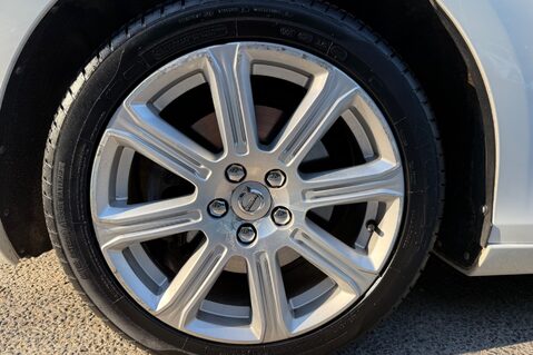Volvo V40 T3 INSCRIPTION - ONE OWNER FROM NEW - FULL MAIN DEALER SERVICE HISTORY 54