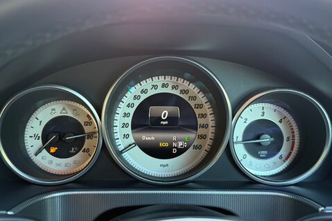 Mercedes-Benz E Class E250 CDI SE - ONE OWNER - FULL MERCEDES SERVICE HISTORY - 11 SERVICES  33