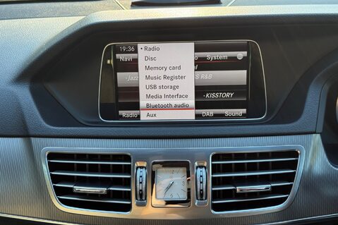 Mercedes-Benz E Class E250 CDI SE - ONE OWNER - FULL MERCEDES SERVICE HISTORY - 11 SERVICES  35