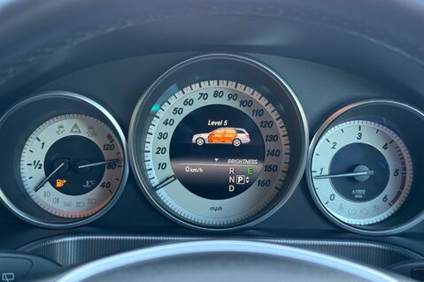 Mercedes-Benz E Class E250 CDI SE - ONE OWNER - FULL MERCEDES SERVICE HISTORY - 11 SERVICES  41