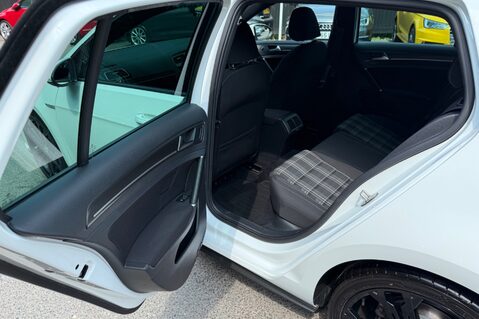 Volkswagen Golf GTD TDI - 2 OWNERS - APPLE CAR PLAY - 12 MONTHS MOT 27