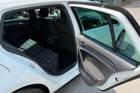 Volkswagen Golf GTD TDI - 2 OWNERS - APPLE CAR PLAY - 12 MONTHS MOT 28