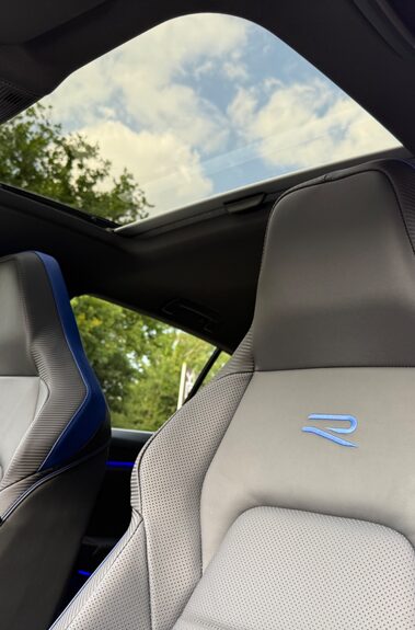 Volkswagen Golf R TSI 4MOTION DSG - EVERY EXTRA -DCC-PAN ROOF-PERF PACK-HUD-CAM-HK-WINTERPK 