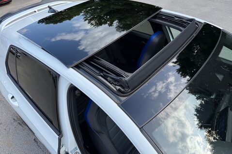 Volkswagen Golf R TSI 4MOTION DSG - EVERY EXTRA -DCC-PAN ROOF-PERF PACK-HUD-CAM-HK-WINTERPK 24