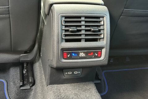 Volkswagen Golf R TSI 4MOTION DSG - EVERY EXTRA -DCC-PAN ROOF-PERF PACK-HUD-CAM-HK-WINTERPK 38