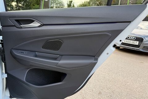 Volkswagen Golf R TSI 4MOTION DSG - EVERY EXTRA -DCC-PAN ROOF-PERF PACK-HUD-CAM-HK-WINTERPK 40