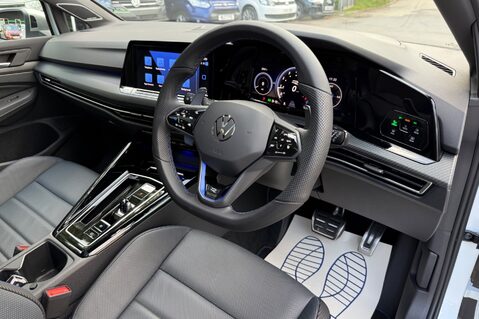 Volkswagen Golf R TSI 4MOTION DSG - EVERY EXTRA -DCC-PAN ROOF-PERF PACK-HUD-CAM-HK-WINTERPK 17