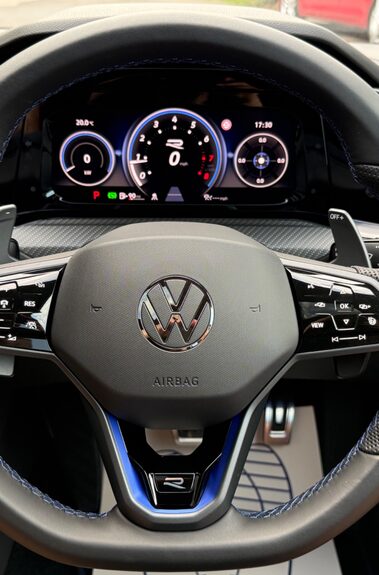 Volkswagen Golf R TSI 4MOTION DSG - EVERY EXTRA -DCC-PAN ROOF-PERF PACK-HUD-CAM-HK-WINTERPK 