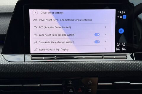 Volkswagen Golf R TSI 4MOTION DSG - EVERY EXTRA -DCC-PAN ROOF-PERF PACK-HUD-CAM-HK-WINTERPK 55